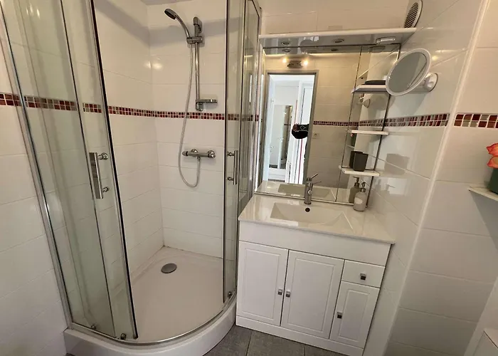 T2 Avec Climatisation, Piscine, Box Privé - Fr-1-702-6 * Agde